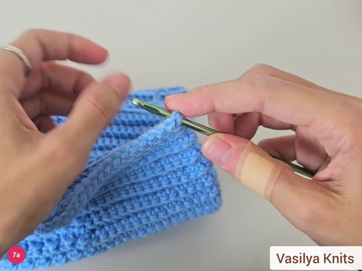 Blue strip folded in half with the hook starting a join along the edge