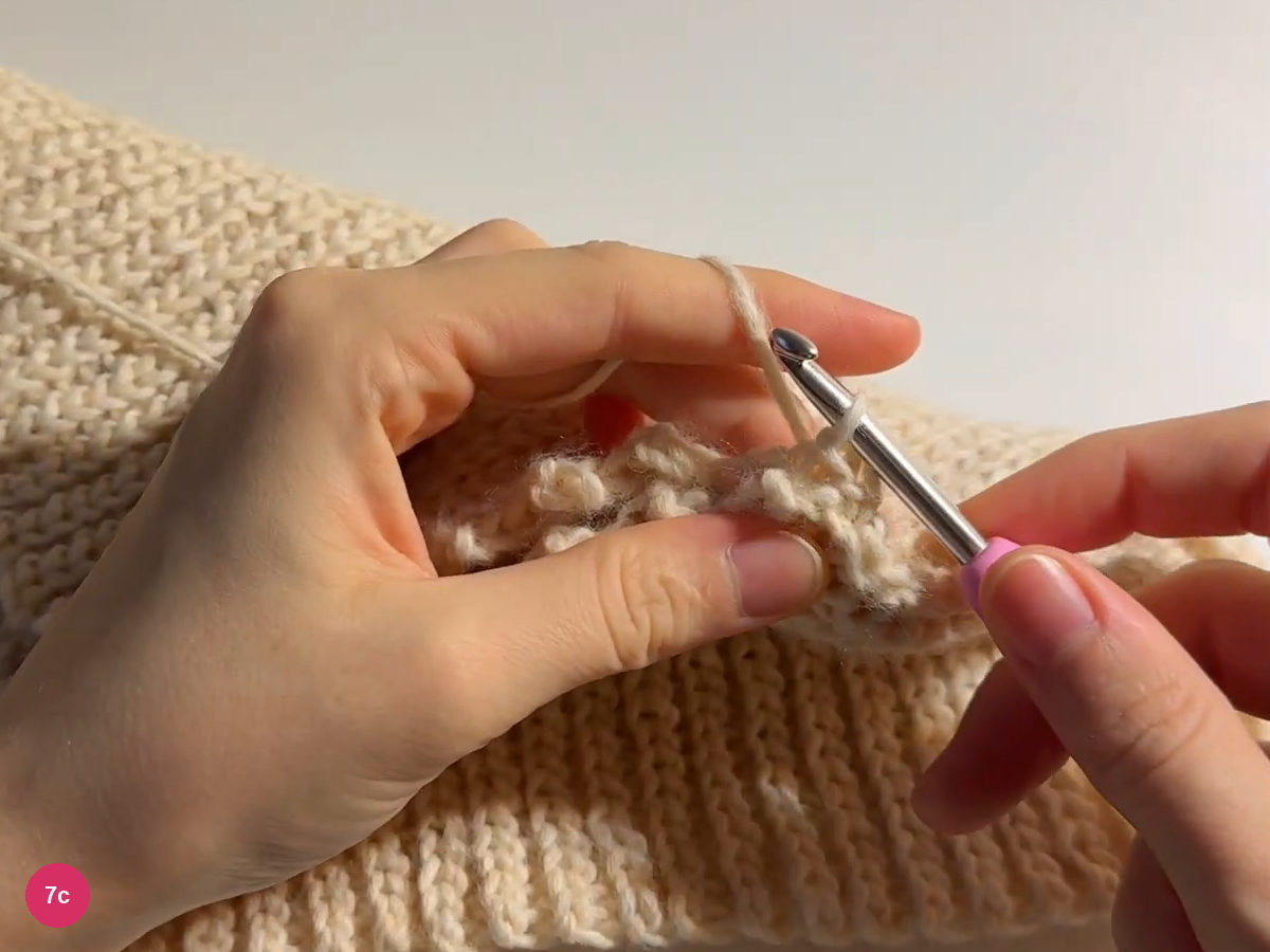 Hook and doubled cream edge at a raised crown step