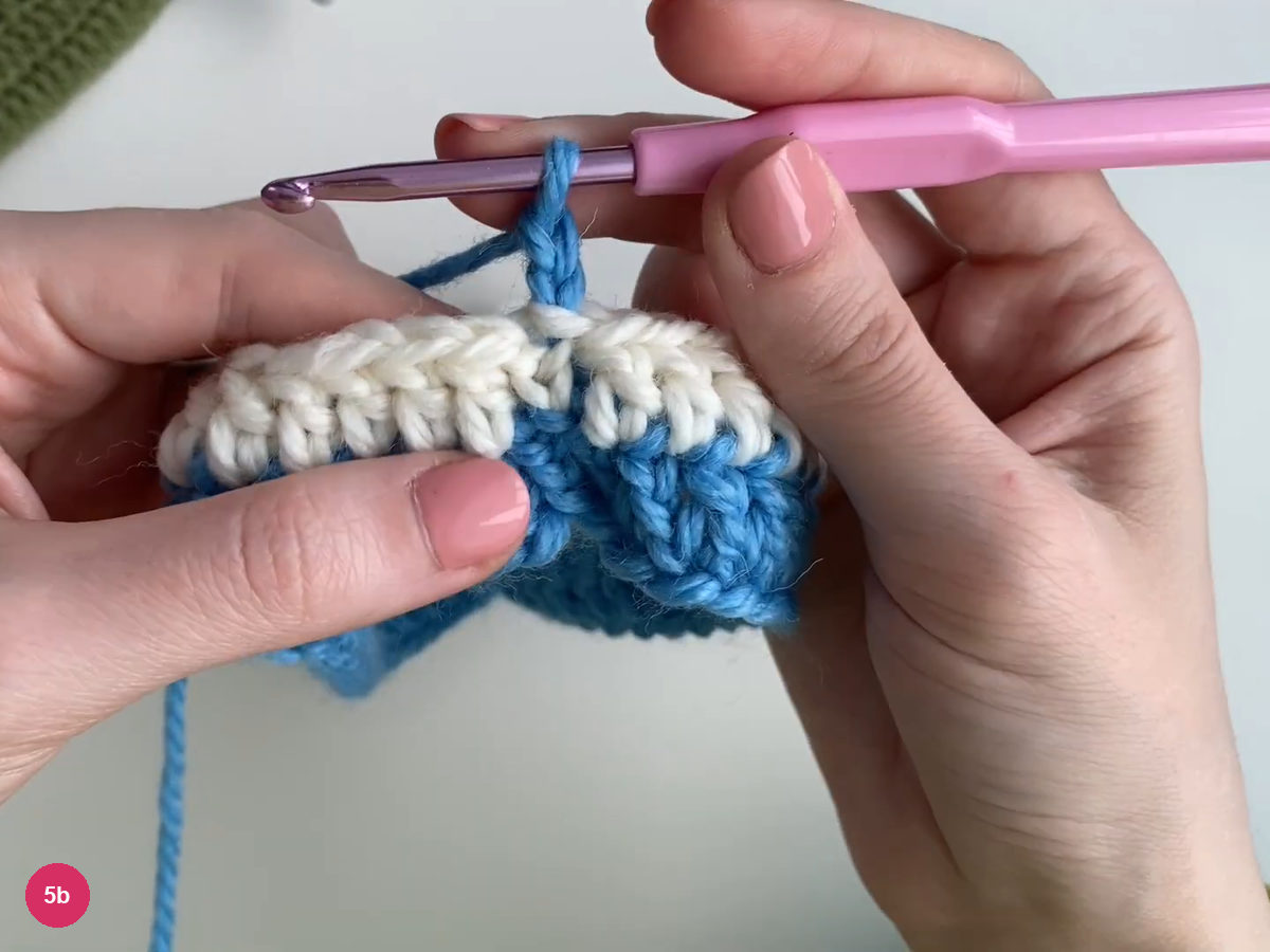 Blue starting column above the white stripe with a blue active loop on the hook