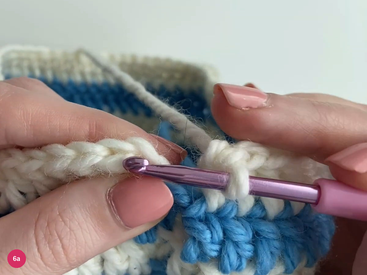 White loop on the purple hook at the final white round join