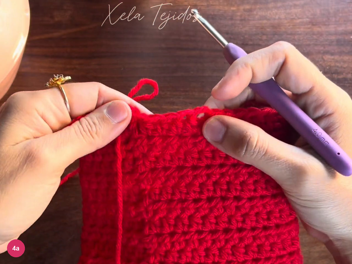 The 4 mm purple-handled hook beside the red body edge