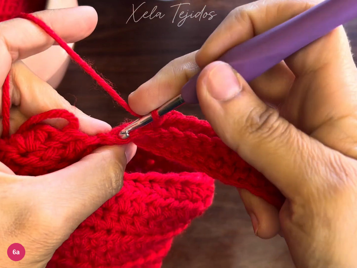 Hook at the outer end of the red back-loop cuff row