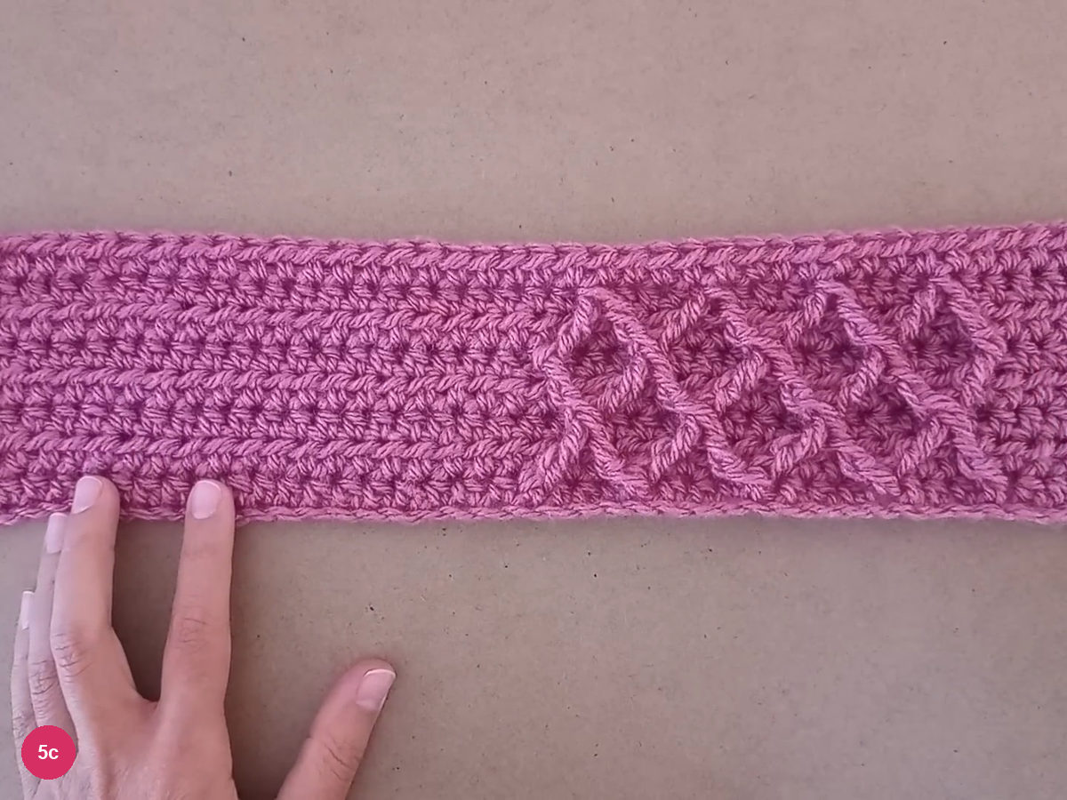 Longer rose strip showing stacked raised diamond outlines beside a plain section