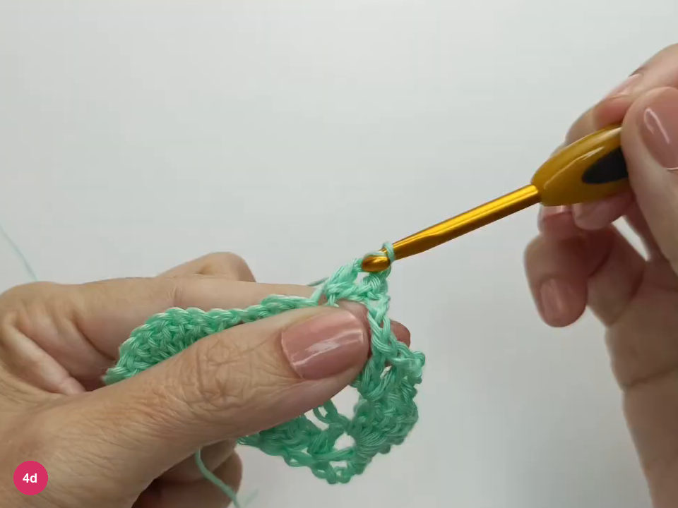 The center fan carries a V-stitch at its middle post.