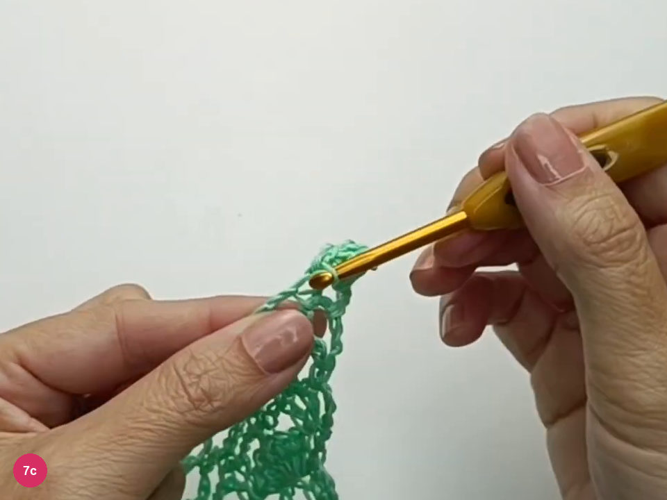 A single crochet separates the bobble from the next arch.