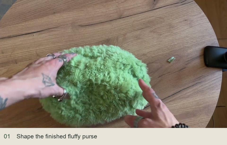 Finished purse with free-moving frame